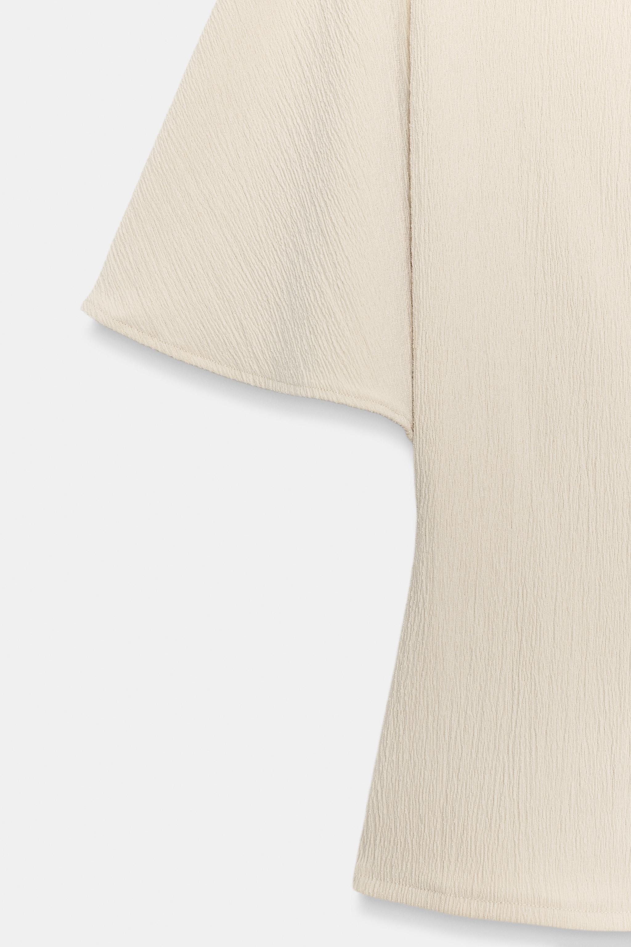 PLEATED TEXTURED TOP